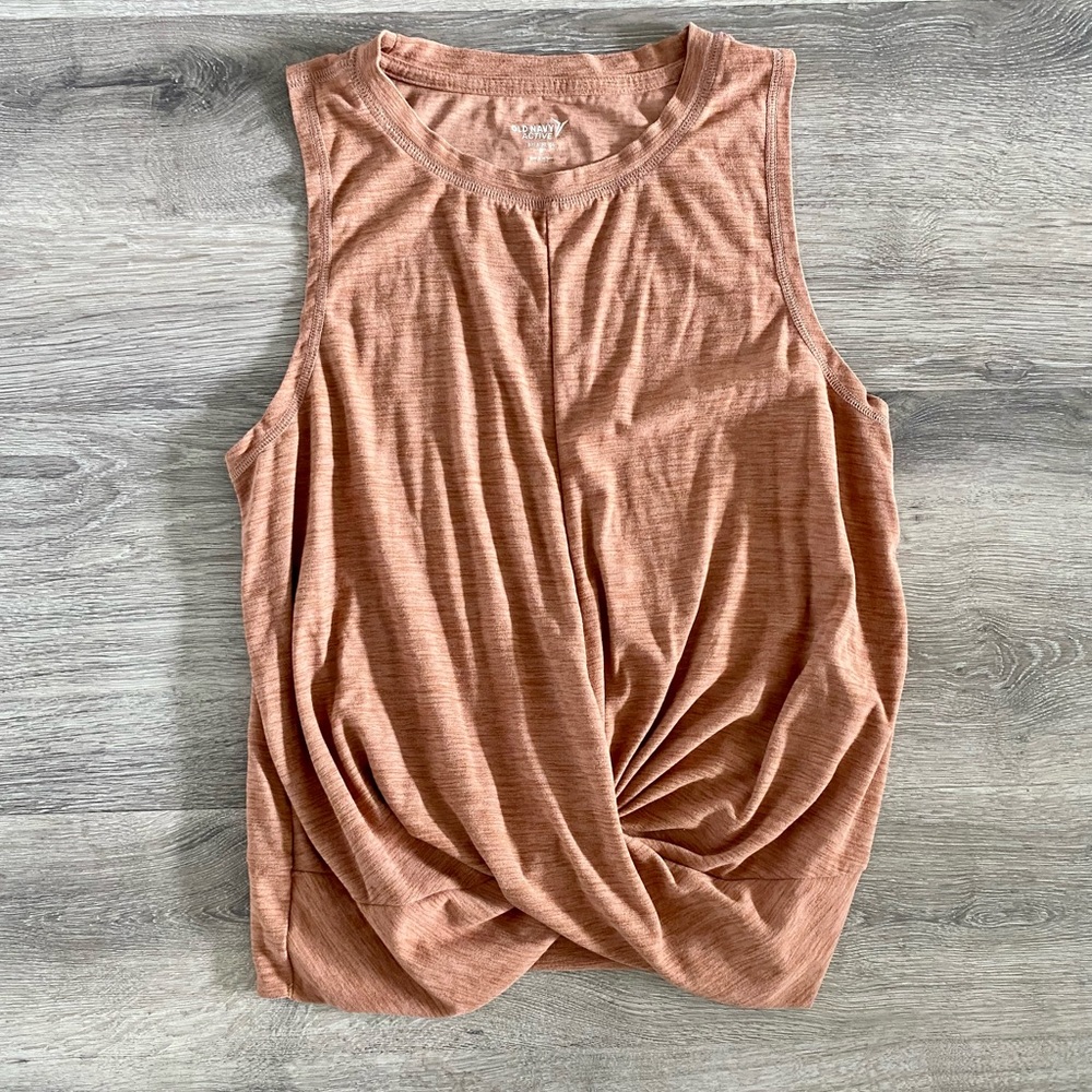 Old Navy Breathe On Twist Hem Cropped Tank